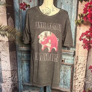 Vintage Canvas Pink Floyd Animals distressed Tshirt, size small
100% Cotton